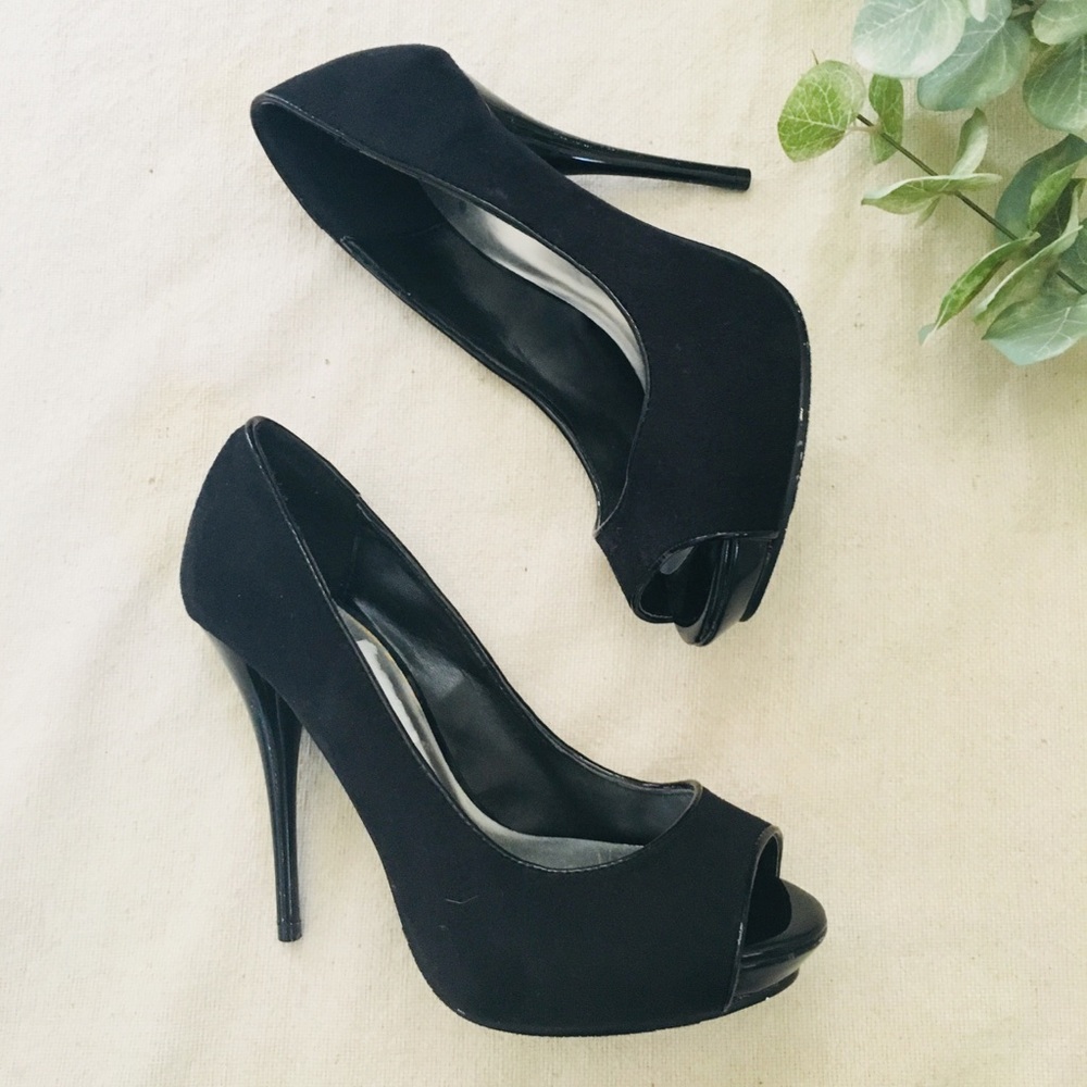 ‼️LAST CHANCE‼️ 🌿Black Peep Toe Sueded Heels